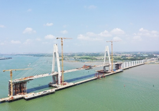 湛江南三岛大桥主桥顺利合龙