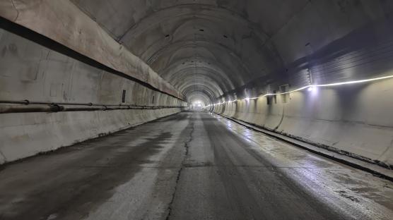 桓集高速五道岭隧道右洞，顺利贯通