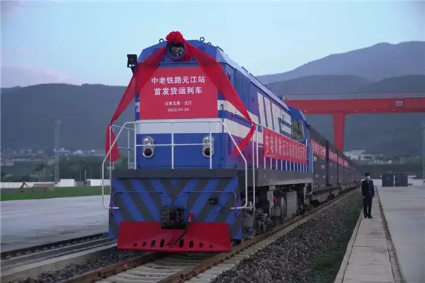 中老铁路开通一周年，不要忘了中国这些工程队伍的功劳！
