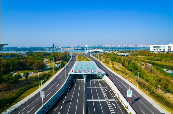 国内整体规模最大的内河沉管隧道正式通车