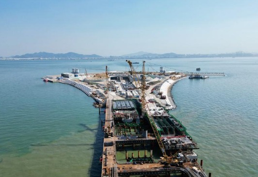 深中通道西人工岛现浇隧道主体结构完工