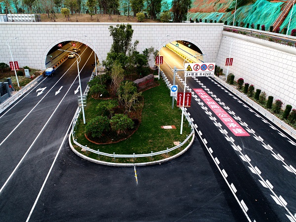 亚洲最大跨度公路断面地下互通立交通车运营