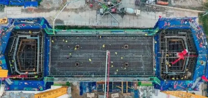 马鞍山公铁两用长江大桥南主塔下横梁浇筑顺利完成