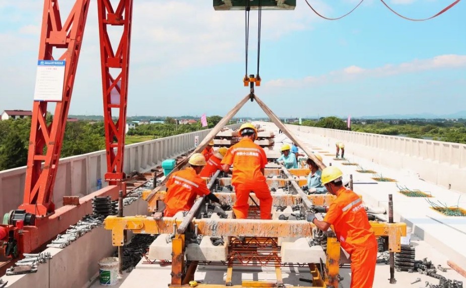 浙江杭衢高铁进入无砟轨道全面施工阶段