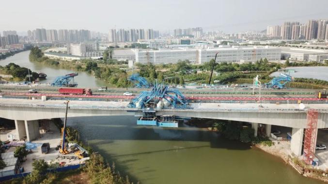 江高速改扩建工程睦洲大桥主桥左幅顺利合龙！