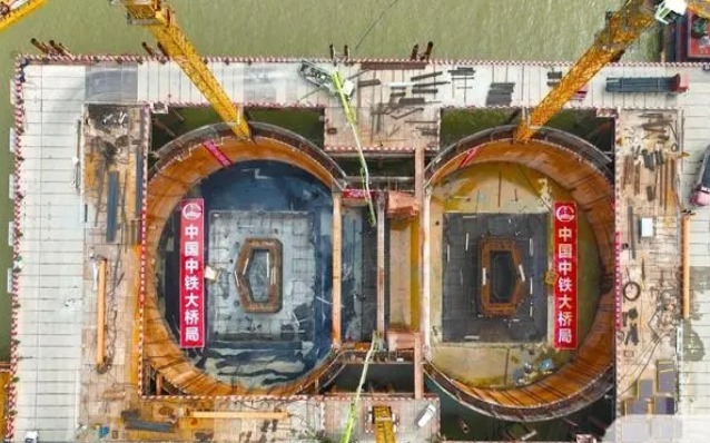 安徽铜陵！G3铜陵长江公铁大桥3号主墩承台完成浇筑