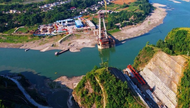 郧西天河口汉江大桥主塔封顶